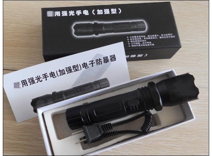 1101型帶強光電筒式電擊器